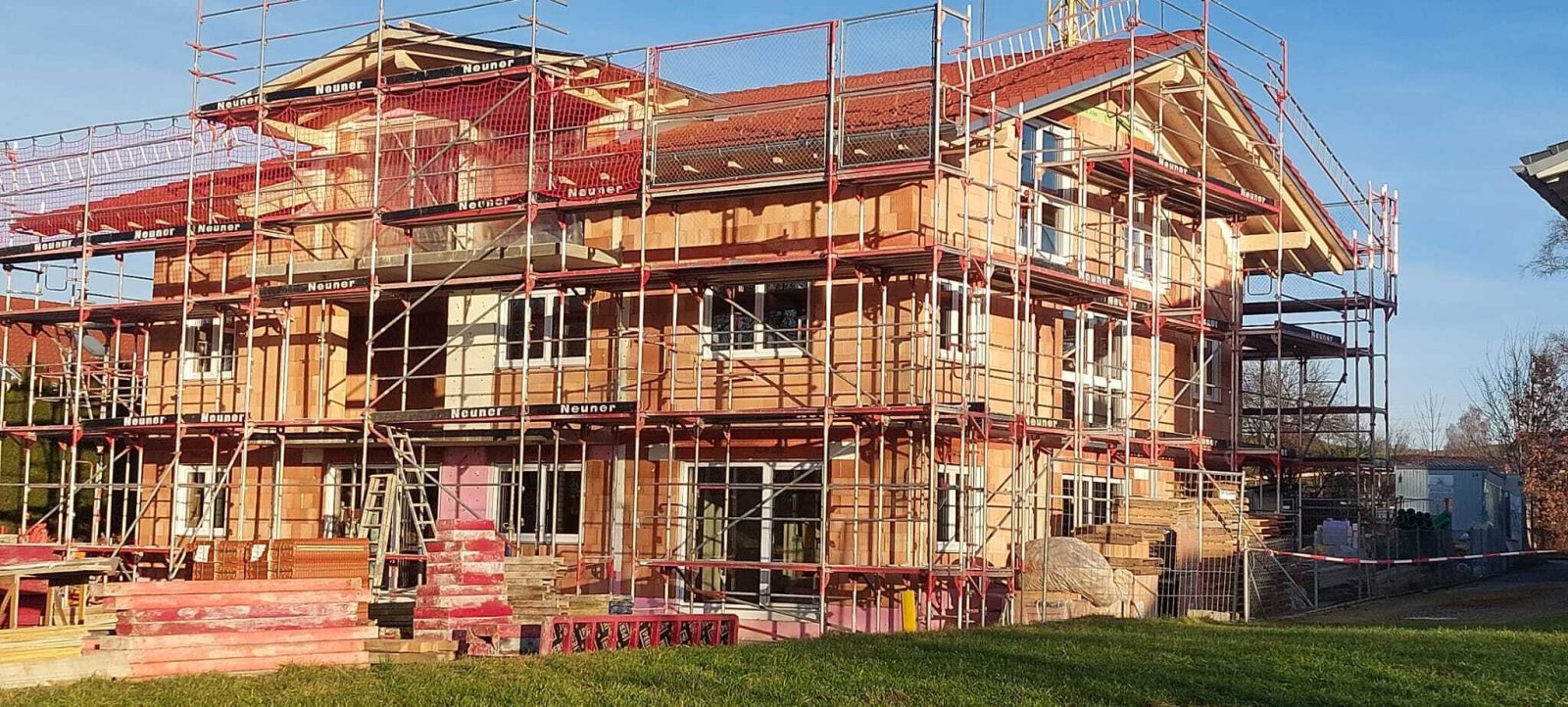 NEUBAU - Exclusives Wohnen mit Bergblick - Ihr neues Zuhause im Grünen – familienfreundlich, hochwertig, zukunftssicher NEUBAU - Exclusives Wohnen mit Bergblick - Ihr neues Zuhause im Grünen – familienfreundlich, hochwertig, zukunftssicher